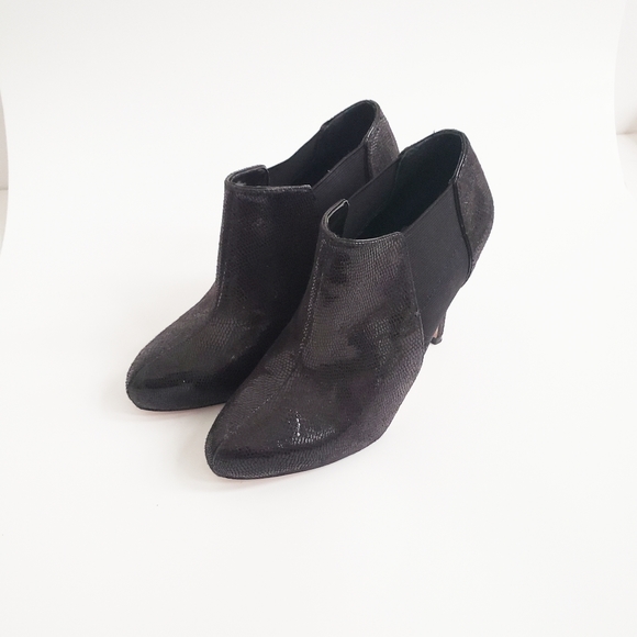 WHITE House Black Market Black Ankle Booties 6 1/2 - Picture 5 of 8